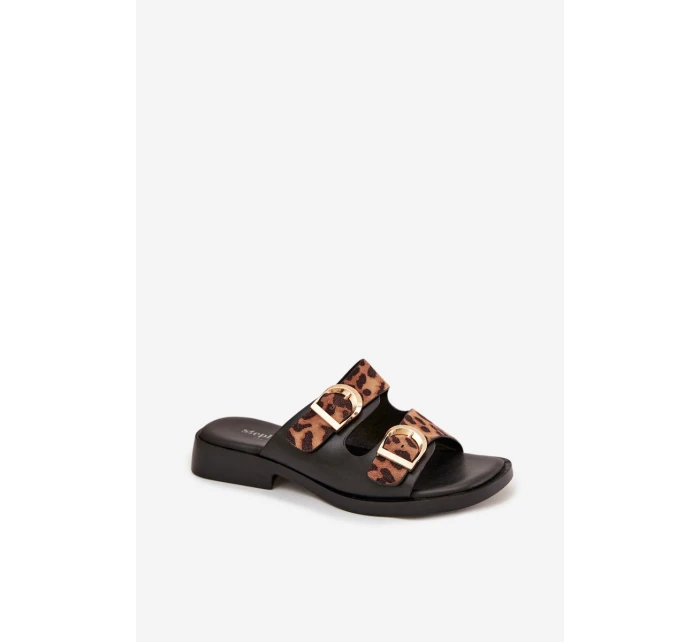 Dámské pantofle se zlatými sponami model 21919174 - Boto