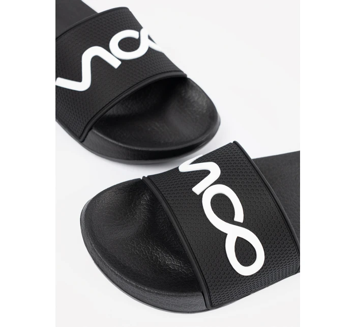 Pohodlné nazouváky černé dámské na plochém podpatku Pohodlné nazouváky černé dámské na plochém podpatku