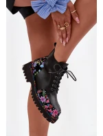 Kožené dámské botky Artiker zateplené – černé s květinovou výšivkou Kožené dámské botky Artiker zateplené – černé s květinovou výšivkou