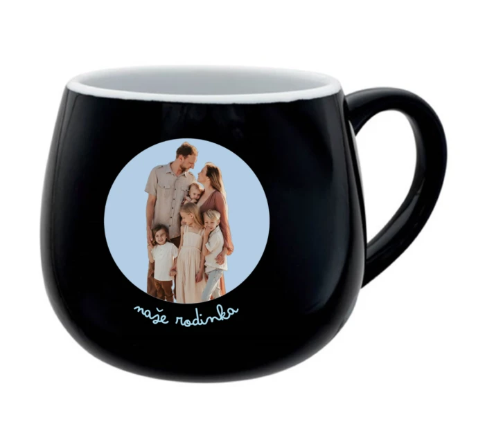 Personalizovaný keramický hrníček s výřezem fotky na podkladu