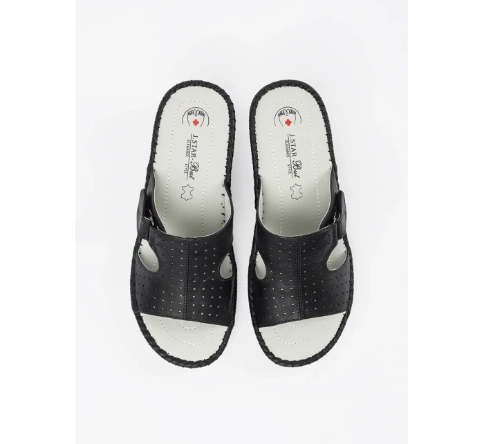 Pěkné nazouváky dámské černé na klínku Pěkné nazouváky dámské černé na klínku