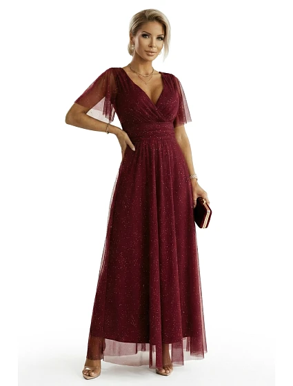 dlouhé lesklé šaty s výstřihem a krátkými rukávy vínové model 21798971 - numoco basic dlouhé lesklé šaty s výstřihem a krátkými rukávy vínové model 21798971 - numoco basic