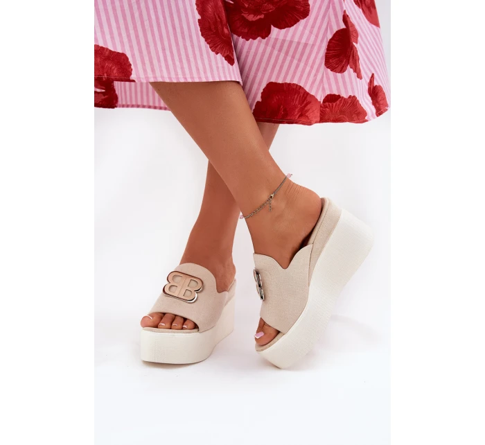 Sandal na platformě a klínu s ozdobou béžové model 21688179 - Boto Sandal na platformě a klínu s ozdobou béžové model 21688179 - Boto