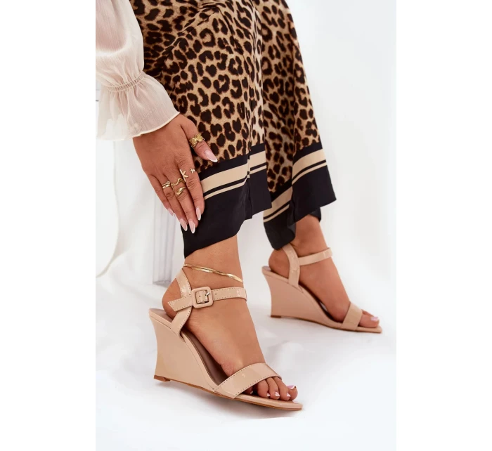 Dámské lakované sandály na klínku Nude Vliraya Dámské lakované sandály na klínku Nude Vliraya