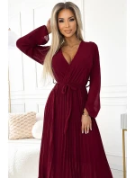 Dámské plisované šifonové šaty ve vínové barvě s výstřihem, dlouhými rukávy a páskem pro zavazování model 21310318 - numoco basic
