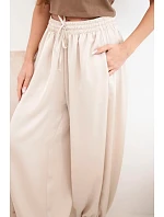 Široké dámské kalhoty s gumou v pase a typu béžové model 22064415 - K-Fashion Široké dámské kalhoty s gumou v pase a typu béžové model 22064415 - K-Fashion