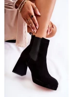 Semišové boty na masivním podpatku Laura Messi 2519 Černá