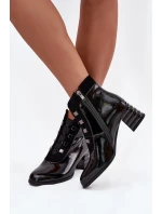Kožené lakované dámské boty na podpatku model 21713905 Černé - D&A Kožené lakované dámské boty na podpatku model 21713905 Černé - D&A