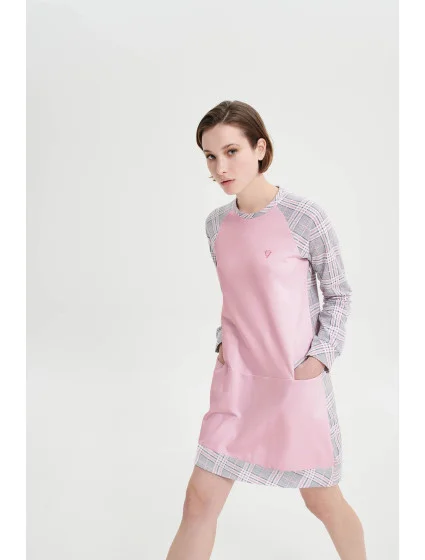 Dámská noční košile s dlouhým rukávem model 19379808 růžové - Vamp Dámská noční košile s dlouhým rukávem model 19379808 růžové - Vamp