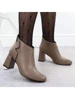 Elegantní kožené boty na jehlovém podpatku béžové model 21905510 - JEZZI Elegantní kožené boty na jehlovém podpatku béžové model 21905510 - JEZZI