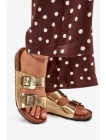 Dámské sandály na korkové platformě s přezkami zlaté model 21704305 - EVENTO Dámské sandály na korkové platformě s přezkami zlaté model 21704305 - EVENTO