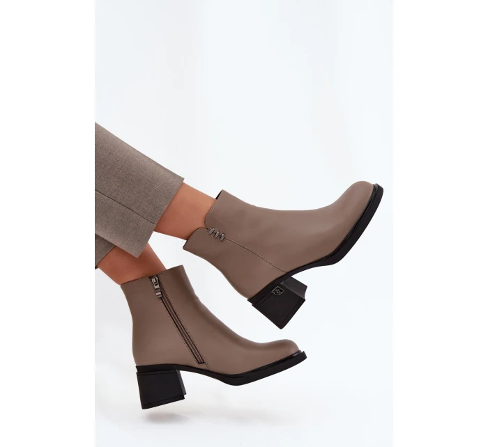 Kožené zateplené dámské kotníkové boty na klínu Vinceza 91159 tmavě béžové Kožené zateplené dámské kotníkové boty na klínu Vinceza 91159 tmavě béžové
