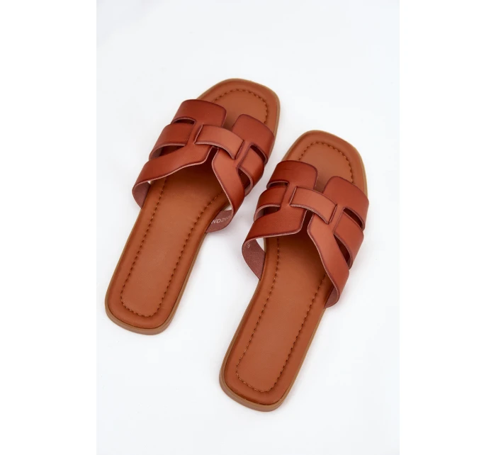 Dámské sandály na plochém podpatku Camel Mirona Dámské sandály na plochém podpatku Camel Mirona