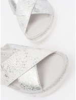 Stylové bílé sandály dámské na plochém podpatku Stylové bílé sandály dámské na plochém podpatku
