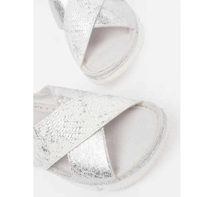 Stylové bílé sandály dámské na plochém podpatku Stylové bílé sandály dámské na plochém podpatku