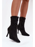 Dámské kotníkové boty na jehlovém podpatku s mačkanou horní částí Ulisse – černé, eko semiš Dámské kotníkové boty na jehlovém podpatku s mačkanou horní částí Ulisse – černé, eko semiš