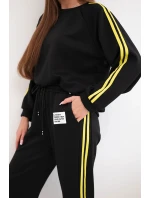 Dámský teplákový komplet Masełko s lampasy a volnou mikinou černý Dámský teplákový komplet Masełko s lampasy a volnou mikinou černý