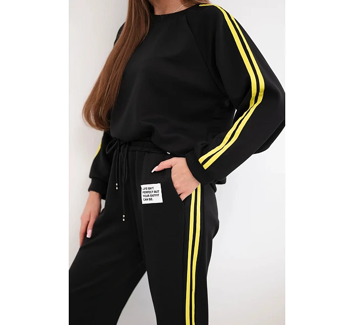 Dámský teplákový komplet Masełko s lampasy a volnou mikinou černý Dámský teplákový komplet Masełko s lampasy a volnou mikinou černý