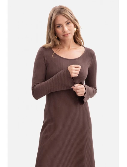 B308 Midi šaty z žebrového úpletu - hnědé