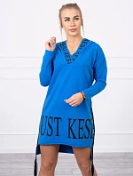 Chrpově modré šaty s kapucí a potiskem