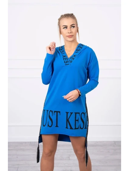 model 18745364 modré šaty s kapucí a potiskem - K-Fashion model 18745364 modré šaty s kapucí a potiskem - K-Fashion