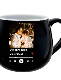 Personalizovaný keramický buclatý hrneček s motivem přehrávače