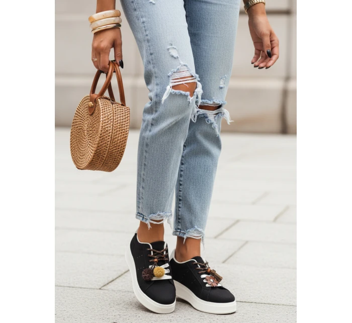 Sneakersy damskie z ozdobami na czarne model 22020850 - FashionStreet