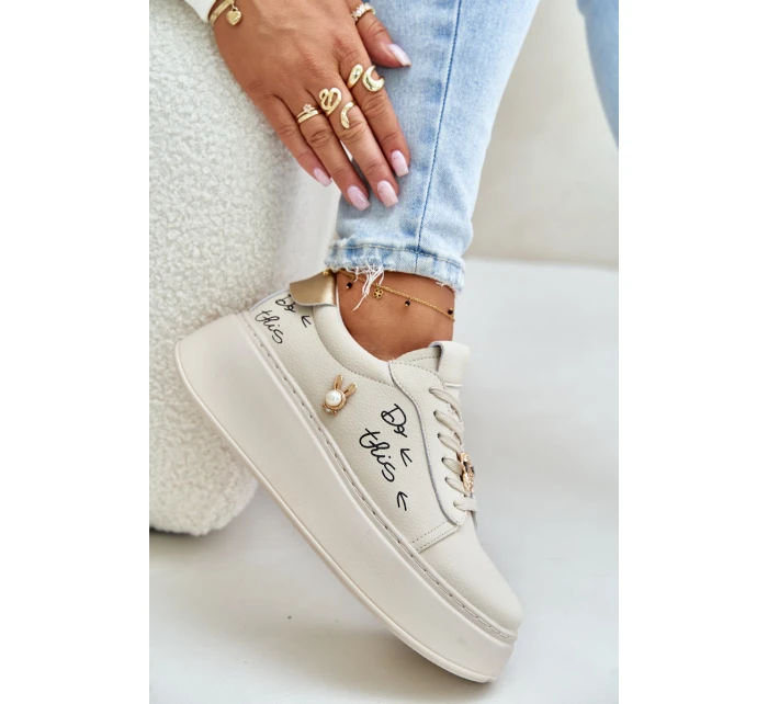 Dámské Kožené Sneakersy Na Platformě S A Béžové model 21675580 - VINCEZA Dámské Kožené Sneakersy Na Platformě S A Béžové model 21675580 - VINCEZA