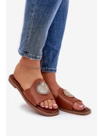 Eko kožené pantofle na plochém podpatku s ozdobou Camel model 21685602 - Boto