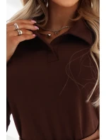 model 21884014 Elegantní midi šaty s límečkem a bočním rozparkem čokoládové - numoco basic