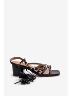Šněrovací sandály na nízkém podpatku zdobené špendlíky černé Chrisele Šněrovací sandály na nízkém podpatku zdobené špendlíky černé Chrisele