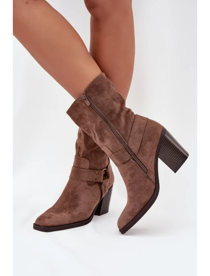 Dámské boty zateplené na podpatku s pásky a ozdobným detailem hnědé Neria Dámské boty zateplené na podpatku s pásky a ozdobným detailem hnědé Neria