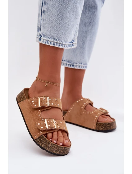 Dámské pantofle se zlatými sponami a cvočky Camel model 21960988 - Boto Dámské pantofle se zlatými sponami a cvočky Camel model 21960988 - Boto