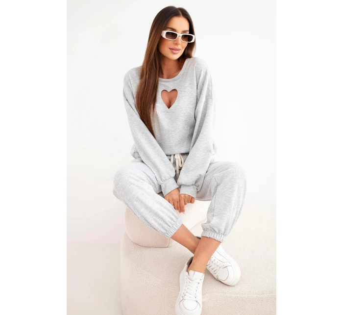 Dámský komplet máslo s výřezem ve tvaru srdce šedý