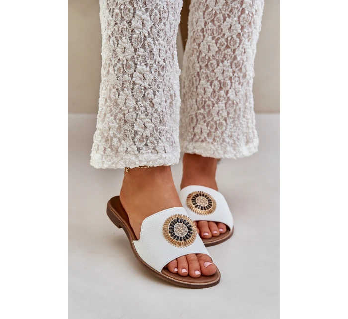 Kožené Pantofle S Dekorací Na Plochém Podpatku Bílé Lewski model 21682268 - Boto Kožené Pantofle S Dekorací Na Plochém Podpatku Bílé Lewski model 21682268 - Boto