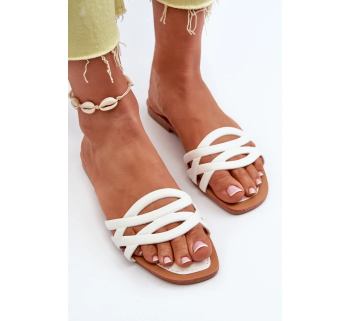 Dámské sandály z ekokože na ploché podrážce bílé model 21657557 - Boto Dámské sandály z ekokože na ploché podrážce bílé model 21657557 - Boto