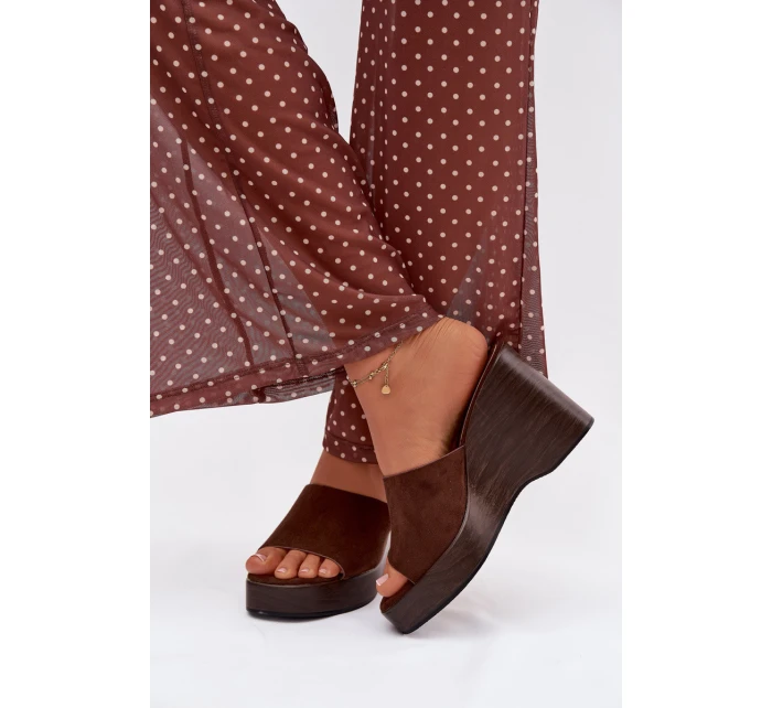 pantofle na platformě čokoládové model 21919265 - Boto