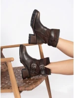 Moderní hnědé kotníčkové boty dámské na širokém podpatku Moderní hnědé kotníčkové boty dámské na širokém podpatku