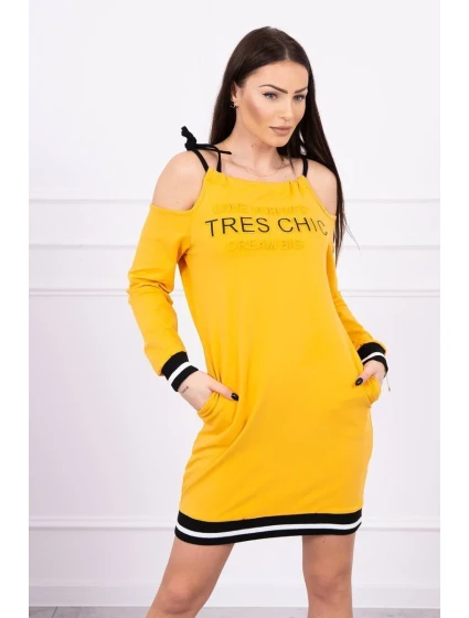 Šaty Tres Chic v hořčicové barvě Šaty Tres Chic v hořčicové barvě