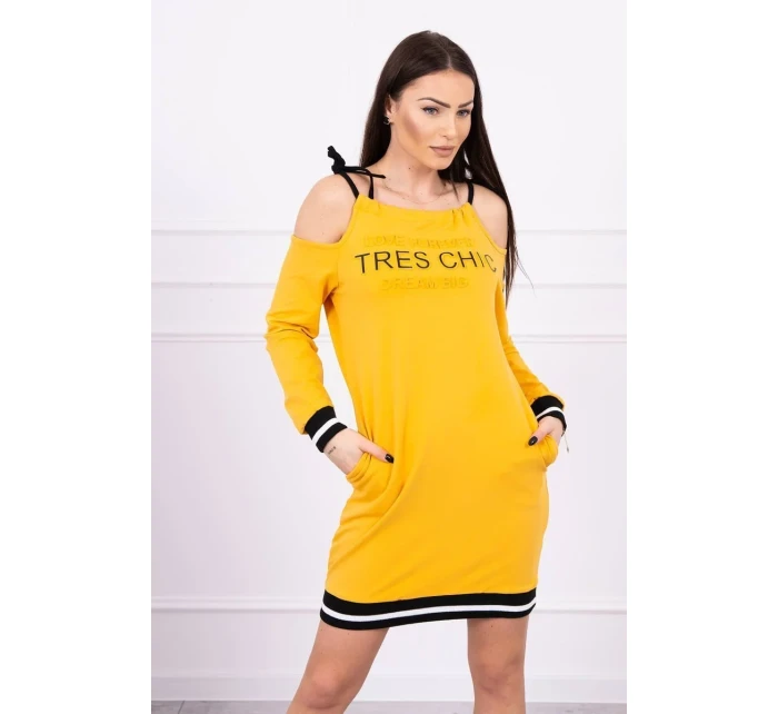 Šaty Tres Chic v hořčicové barvě Šaty Tres Chic v hořčicové barvě