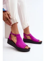 model 21646195 Dámské sandály z semiše Fuchsie - Zazoo