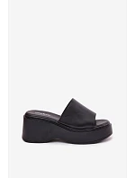 Dámské nazouváky na platformě Černé Virelia Dámské nazouváky na platformě Černé Virelia