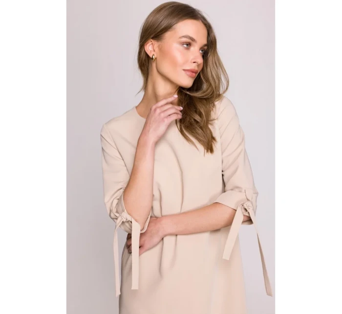 Šaty áčkového střihu s rukávy béžové model 20966050 - STYLOVE Šaty áčkového střihu s rukávy béžové model 20966050 - STYLOVE