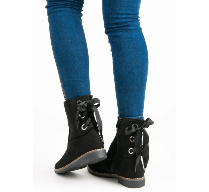 Módní kotníčkové boty dámské černé na plochém podpatku Módní kotníčkové boty dámské černé na plochém podpatku