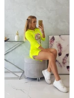 Šaty s delšími zády a barevným neonovým potiskem Šaty s delšími zády a barevným neonovým potiskem