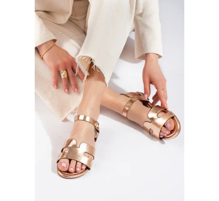 Praktické  sandály zlaté dámské bez podpatku
