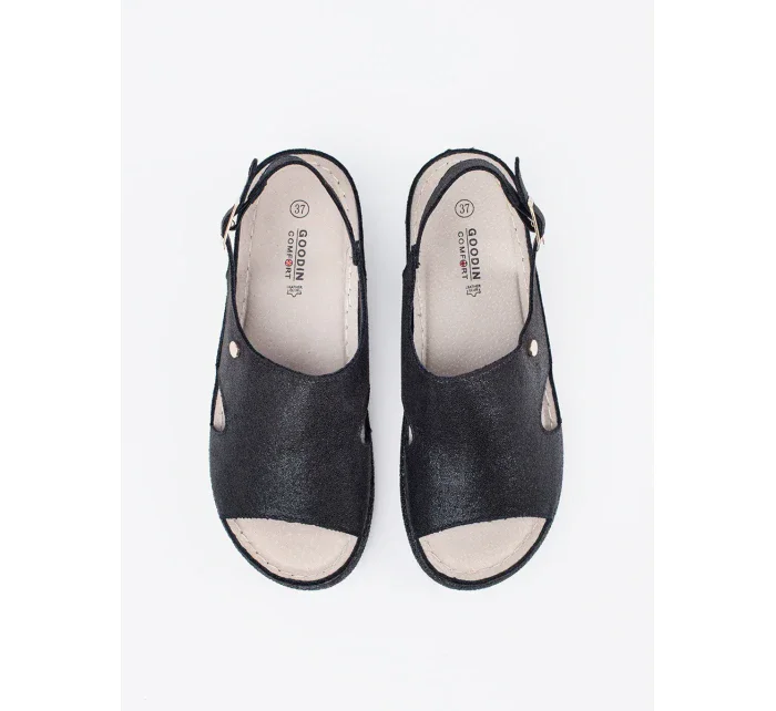 Trendy černé sandály dámské na plochém podpatku Trendy černé sandály dámské na plochém podpatku