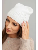 Dámská zimní čepice z vlny s ozdobným pletením a kamínky K449 bílá