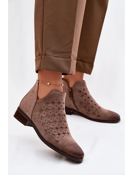 Dámské perforované kotníkové boty na nízkém podpatku Vinceza 58626 tmavě béžové Dámské perforované kotníkové boty na nízkém podpatku Vinceza 58626 tmavě béžové