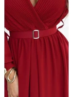 model 21729082 Elegantní plisované maxi šaty s páskem a obálkovým výstřihem vínové - numoco basic